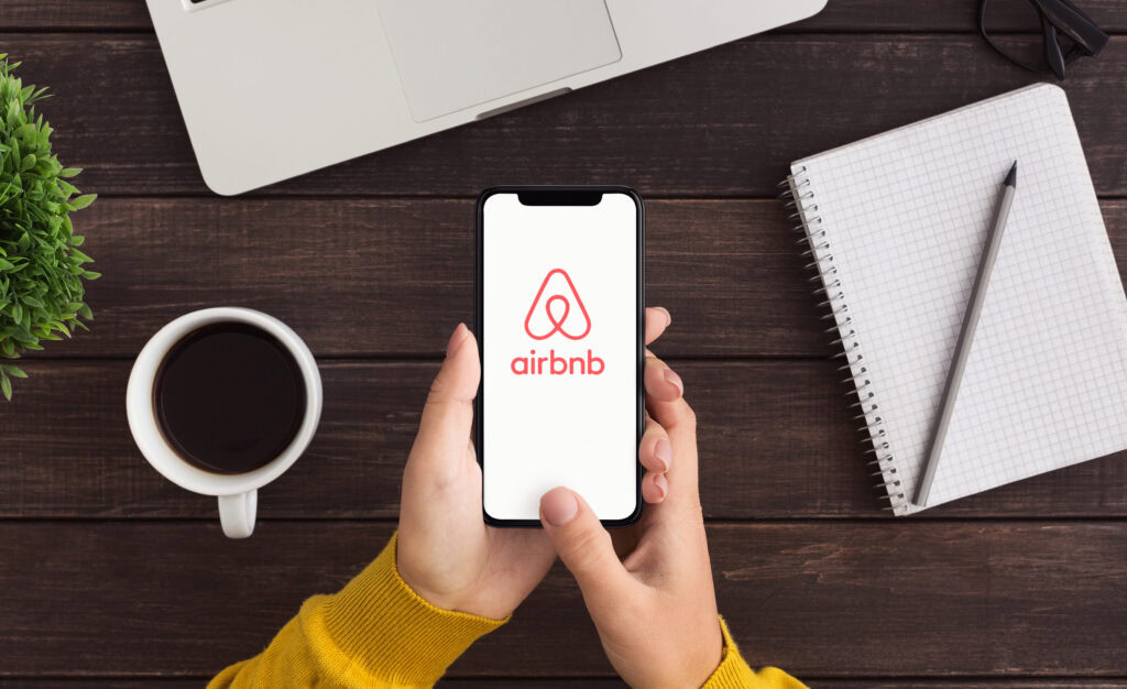 Airbnb on a phone | Airbnb’s North Star metric